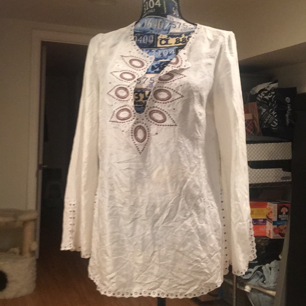 Long sleeve blouse 70s inspired.